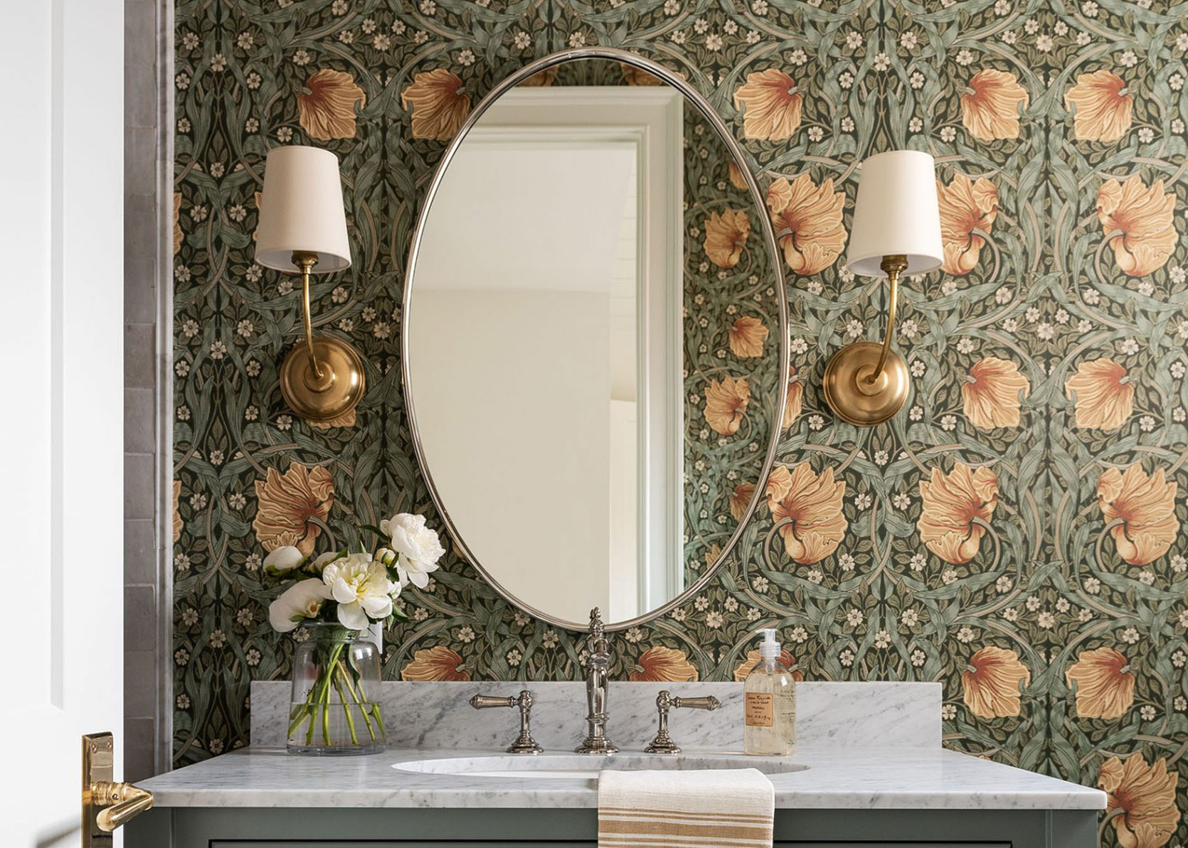 Bold Floral Wallpaper for a Cottagecore aesthetic - News from Laguna Design Center
